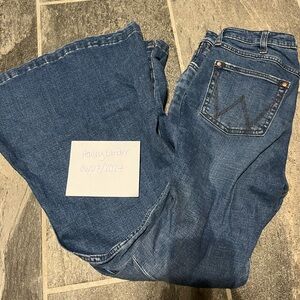 Woman’s Wrangler Retro High Rise Trumpet Flare Jean 28x32
